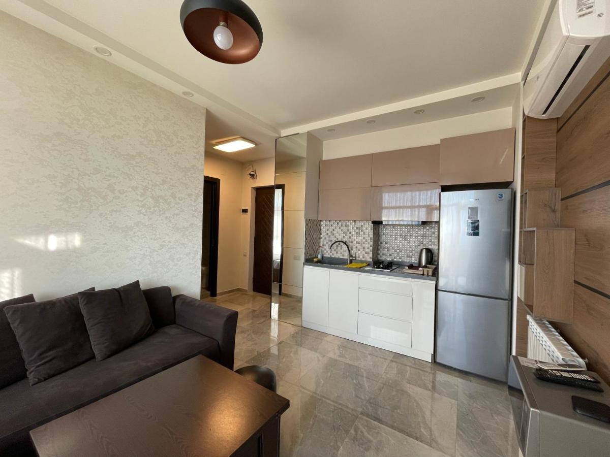 Apartments At Like House Batoumi Extérieur photo