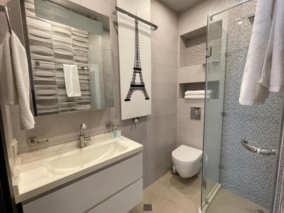 Apartments At Like House Batoumi Extérieur photo